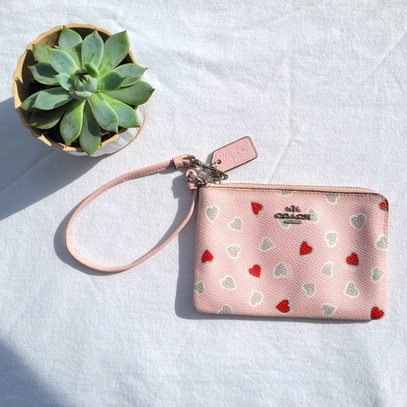Coach Wristlet 💕 - Picture 6 of 8